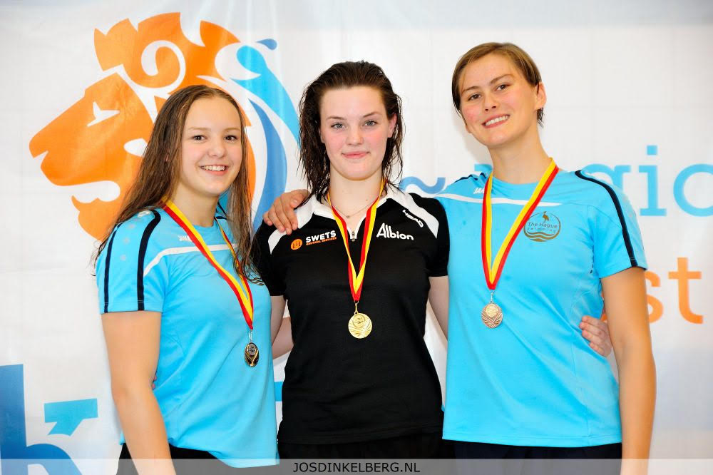 Almudena with bronze medal poses with gold and silver medallists