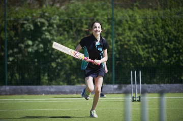 Image of student playing cricket to illustrate link to 'GCSE PE' page